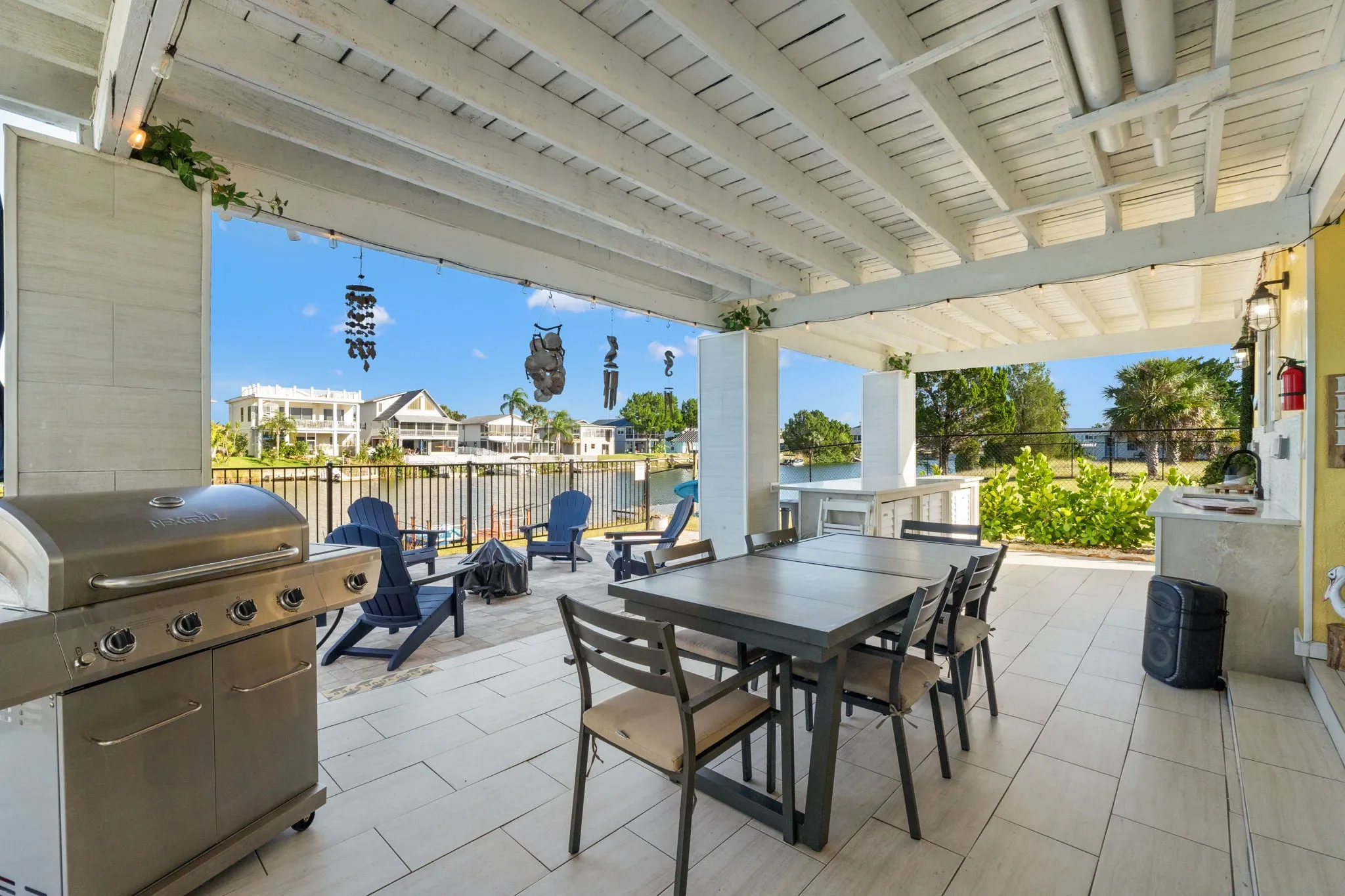 3BR Waterfront • Hot Tub + Dock • Kayaks • Bikes — photo 2