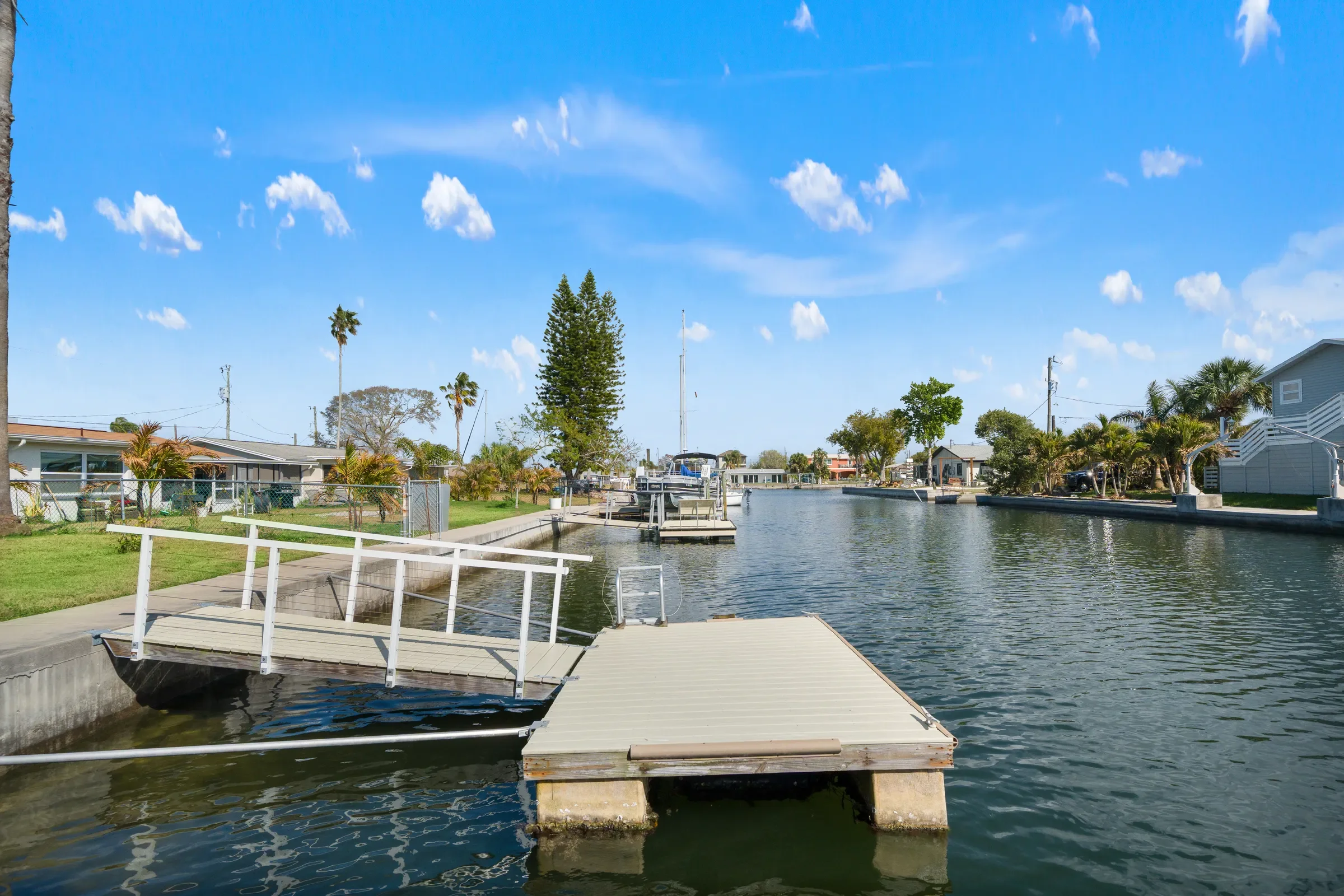 2BR Gulf Access • Boat Lift + Pet-Friendly • BBQ — photo 3