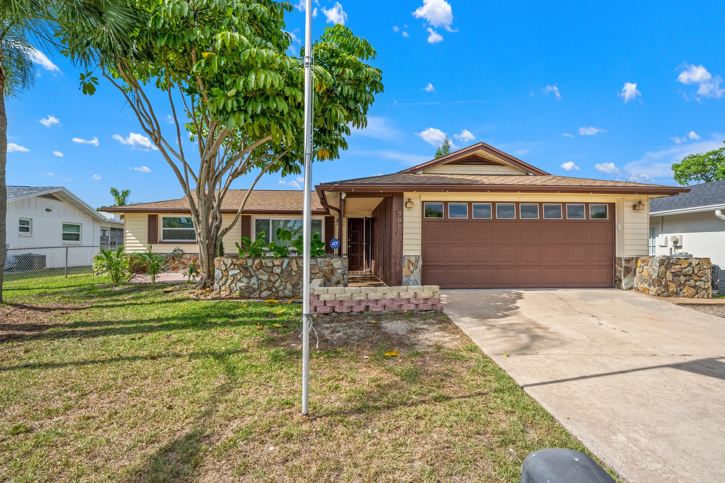 3BR Port Richey home • Hot Tub • Spacious — photo 4