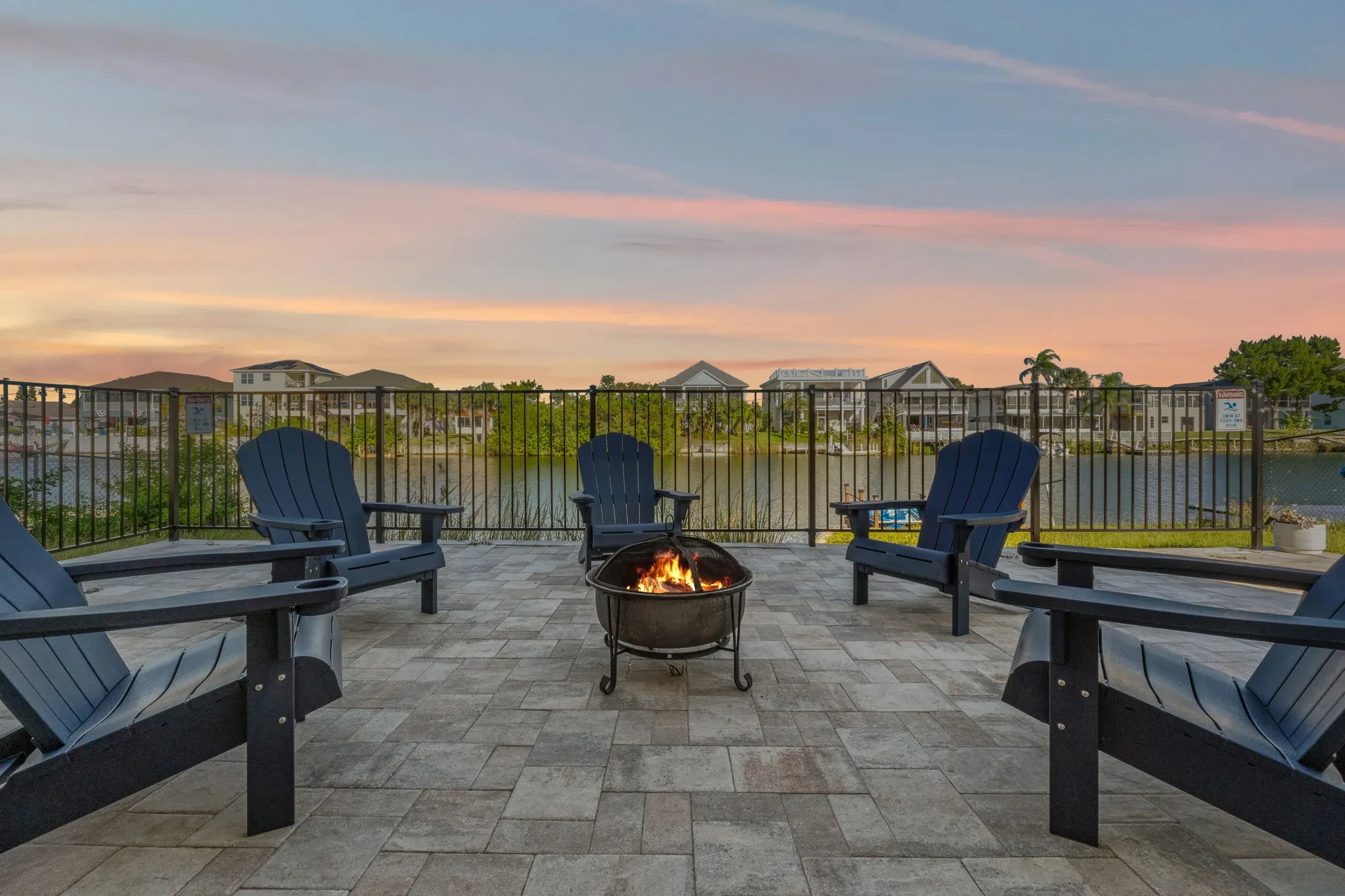 3BR Waterfront • Hot Tub + Dock • Kayaks • Bikes