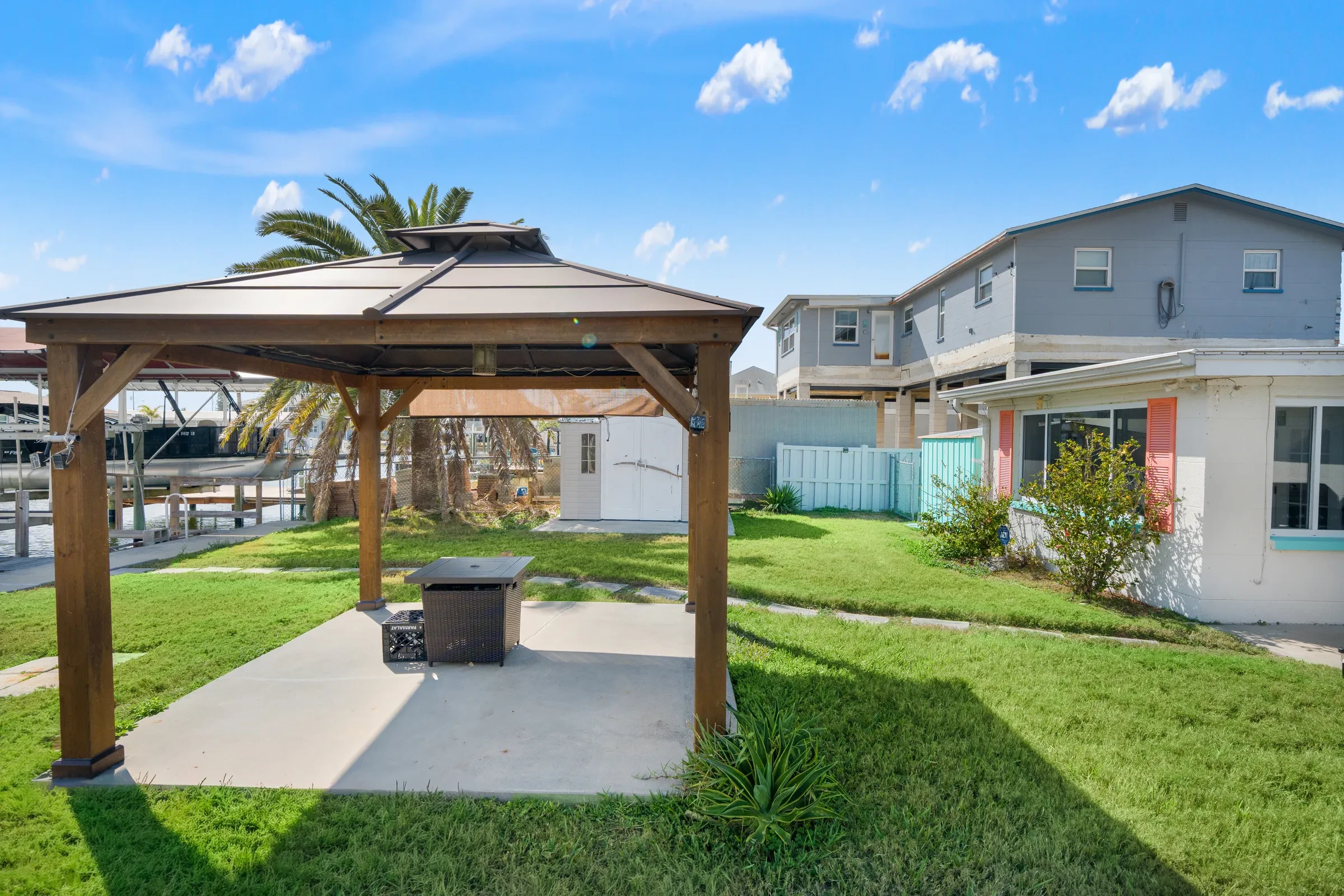 2BR Gulf Access • Boat Lift + Pet-Friendly • BBQ